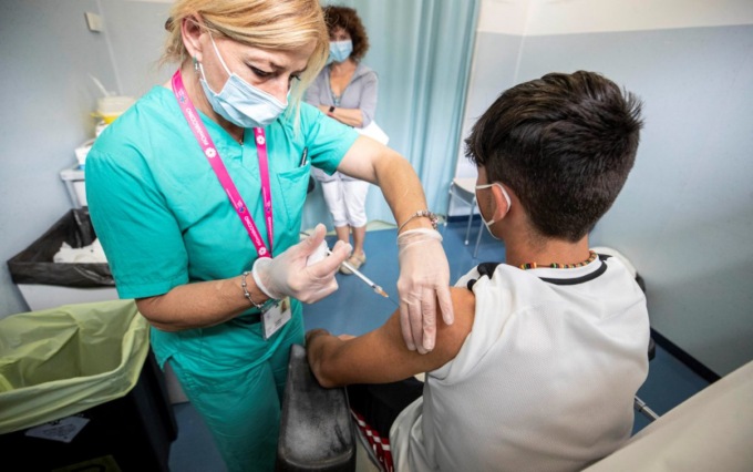 Il vaccino che può convincere i No vax: che cos’è il siero “a virus inattivato”