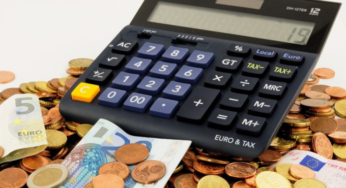 Quando arriveranno i bonifici per l’assegno unico per i figli: l’Isee e le tabelle per calcolare quanto riceverete