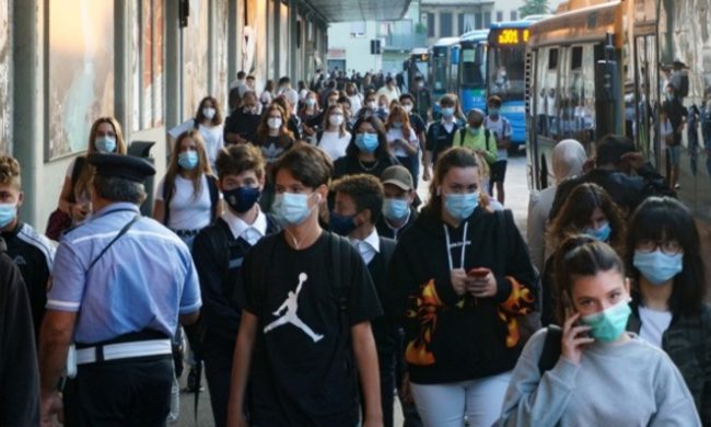 Tamponi gratis agli under 18 in Piemonte fino a che non avranno il Green Pass