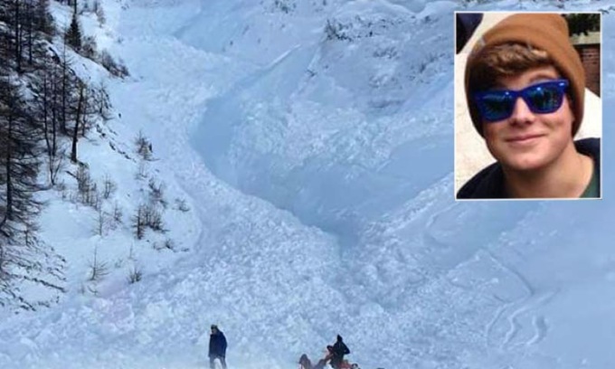 Un ragazzo di 25 anni di Milano è morto sotto una valanga in Valle d’Aosta