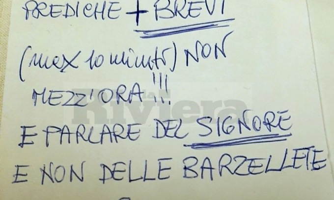 Lettera anonima rimprovera il parroco: “Devi parlare di Dio, non raccontare barzellette!”