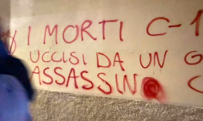 Nuovo sfregio No vax a Bergamo: imbrattato ancora il cimitero di Nembro