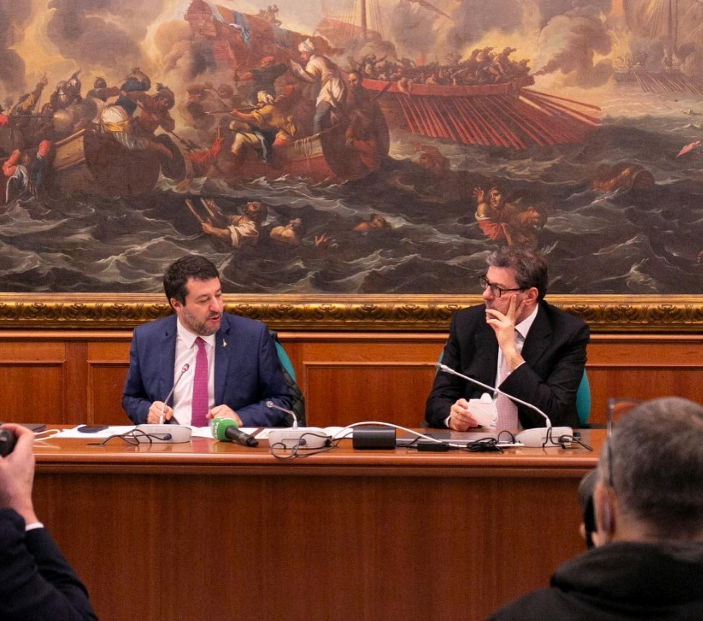 Matteo Salvini e Giancarlo Giorgetti durante la conferenza stampa