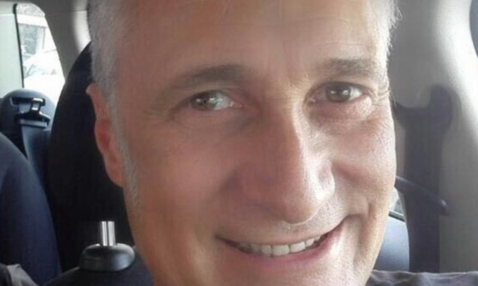 Il dentista del braccio in silicone è tornato a lavorare, ma rischia comunque  sanzioni disciplinari