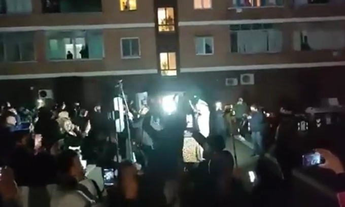 “Forza Gigi”: il flash mob dei fan di Gigi D’Agostino a Mirafiori