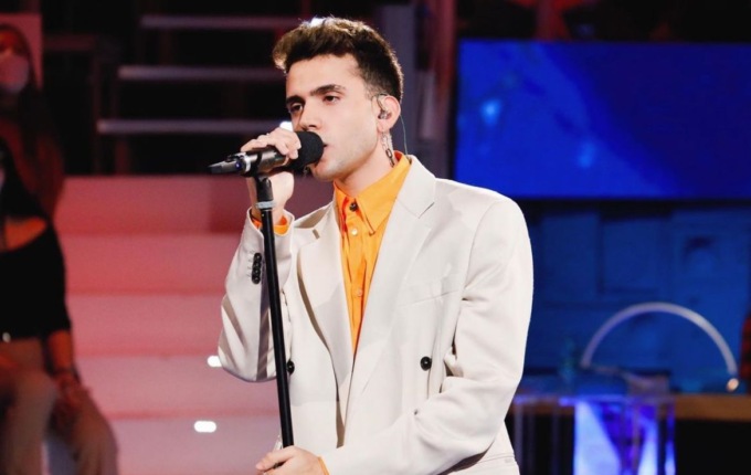 Aka 7even è il primo cantante di Sanremo positivo al Covid-19