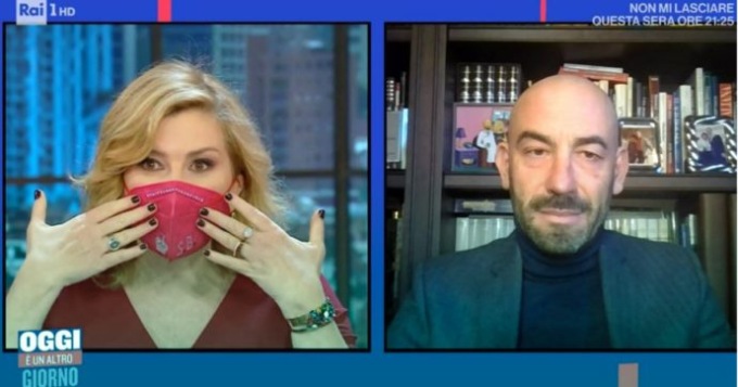La conduttrice indossa la mascherina. Bassetti: “Non deve metterla”