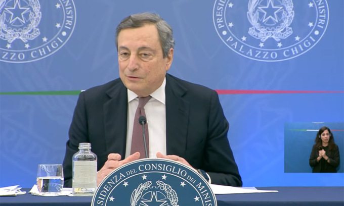 Ristori e aiuti, Draghi: “Cassa integrazione anche per le piccole imprese. Caro Bollette? Ci metta del suo anche chi fa grandi profitti”