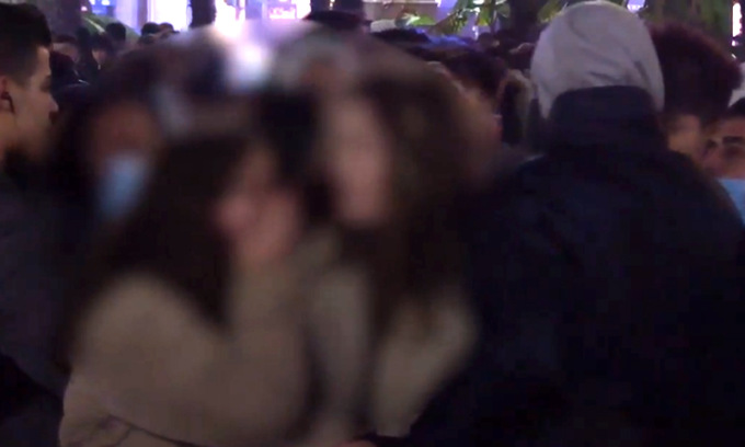 Ragazze molestate in piazza Duomo a Capodanno: 18 identificati tra Milano e Torino