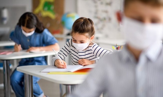 Appello dei presidi per rinviare il ritorno in classe: “Il sistema collasserà in 24 ore, servono almeno 15 giorni di Dad”