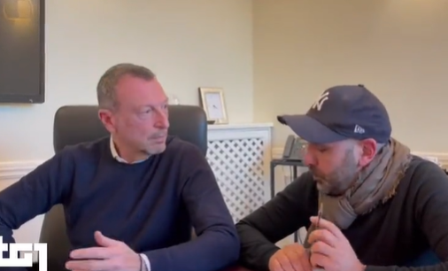 Checco Zalone super-ospite a Sanremo. E ad Amadeus dice: “Io vengo, però tu non lavorerai più”