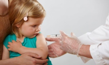 Vaccino ai bambini, Pfizer chiede l'autorizzazione per la fascia 6 mesi-5 anni