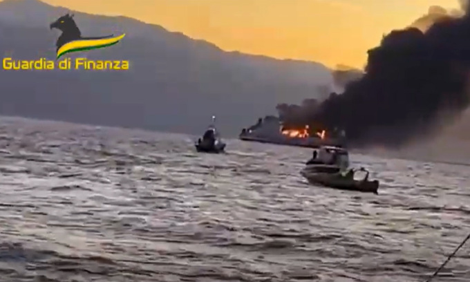 Il video dell’inferno sul traghetto fra Brindisi e la Grecia con 288 passeggeri evacuati