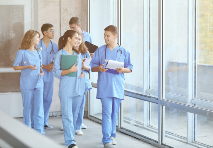 Via libera all’assunzione di giovani medici non ancora specializzati
