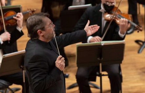 Direttore d'orchestra filo-Putin: bye bye Scala. E a Milano l'inno ucraino risuona grazie a un altro maestro russo