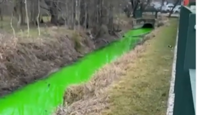 Allarme per il canale verde fosforescente, ma era un test contro l’inquinamento