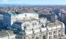 Vento forte: a Milano si stacca un pezzo del tetto della Stazione Centrale