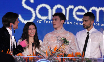 Risultato finale Sanremo 2022: le foto dei vincitori Mahmood e Blanco in sala stampa (con Elisa e Morandi)