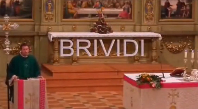 Prete canta “Brividi” di Mahmood e Blanco a messa e spopola su TikTok