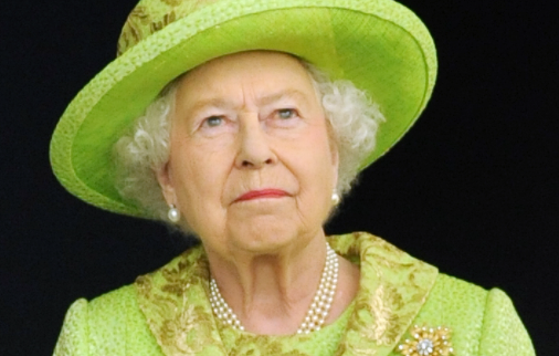 La Regina Elisabetta torna al lavoro, ma ancora non si sa se è guarita dal Covid