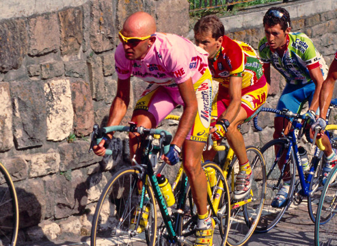 Morte di Pantani, rivelazione shock della mamma: “Quella notte non era solo, con lui c’erano due escort”