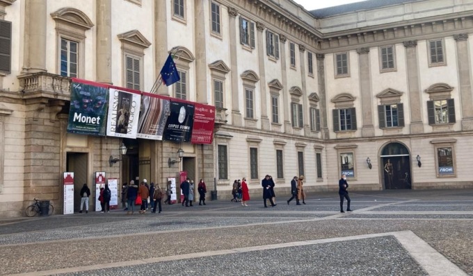 “Sono l’erede dei Savoia”: si presenta a Palazzo reale con le valigie e vuole le chiavi