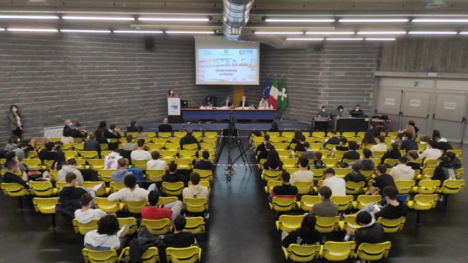 I giovani incontrano le istituzioni: “Non smettete di sognare!”