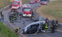 Elicottero precipita all'ingresso dell'Autostrada A9: foto e video