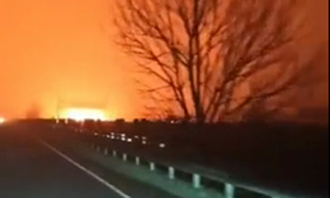 Incendio sull’A1: il video dell’autocisterna in fiamme a Lodi. Chiusa l’autostrada