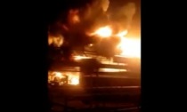 Colpito un deposito petrolifero vicino a Kiev: si teme un disastro ambientale