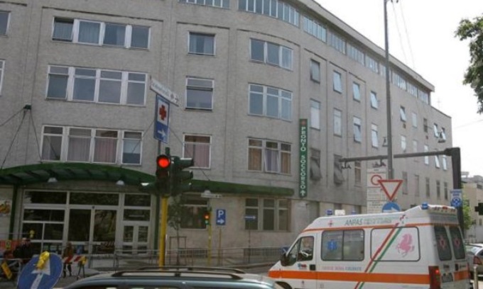 89enne colpita con un pugno in faccia da un clochard ubriaco a Milano