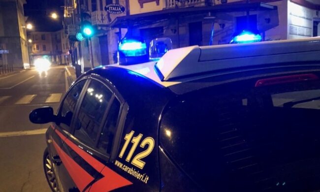 Cena con più di 50 No vax al ristorante. All’arrivo dei Carabinieri insulti e il coro: “Libertà libertà”
