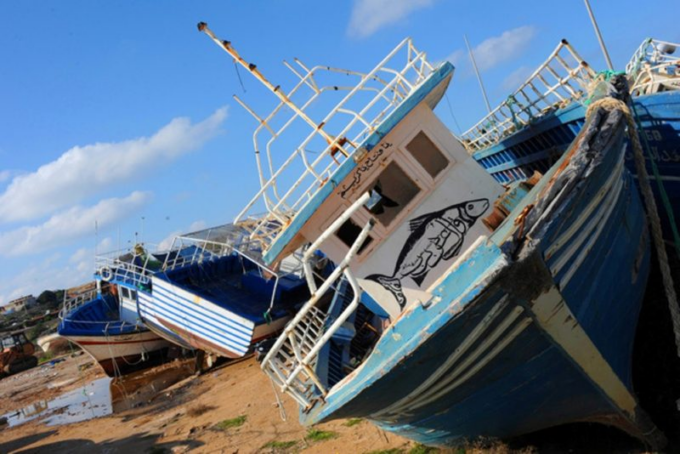 Metamorfosi: I barconi dei migranti diventano violini
