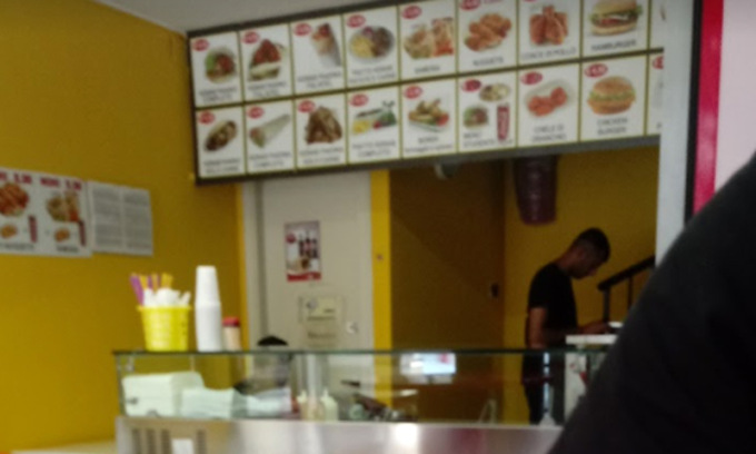 Multato perché senza Green pass, kebabbaro si dà fuoco davanti al suo locale