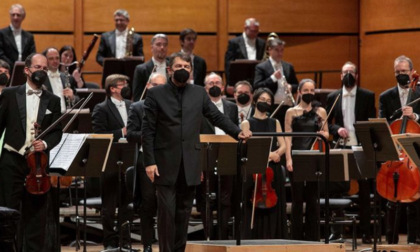 Direttore d'orchestra filo-Putin: bye bye Scala. E a Milano l'inno ucraino risuona grazie a un altro maestro russo