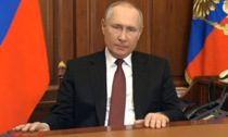 Putin: "Raggiungeremo i nostri obiettivi, con i negoziati o la guerra". E minaccia l'Europa