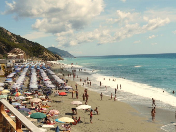 Spiagge, riforma sotto l’ombrellone: dal 2024 partono le gare di concessione