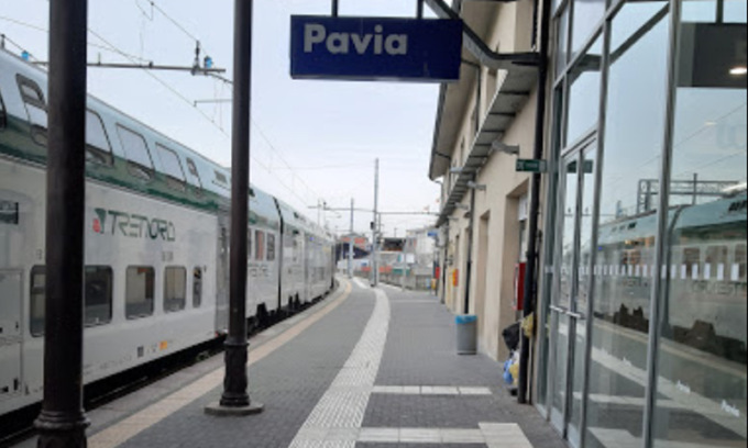 Culla agganciata dal treno di passaggio in stazione: neonato di appena 16 giorni muore dopo due settimane