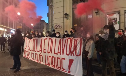 Studenti in piazza, torna la protesta contro alternanza scuola-lavoro e maturità 2022