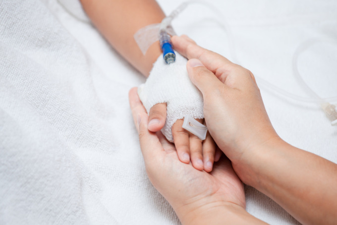 Operato il bambino della coppia che voleva solo sangue No vax