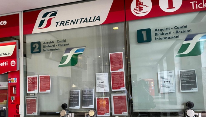 Attacco informatico a Trenitalia e biglietterie bloccate, il sospetto: sono stati gli hacker russi
