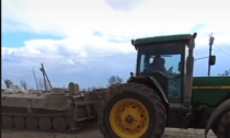L'Ucraina resiste anche coi trattori, la Russia è sull'orlo del default