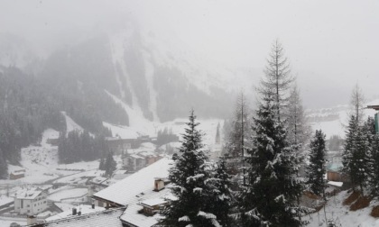 Dopo incendi e siccità il Veneto si è (finalmente) svegliato imbiancato dalla neve