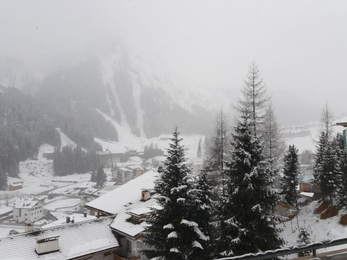 Dopo incendi e siccità il Veneto si è (finalmente) svegliato imbiancato dalla neve
