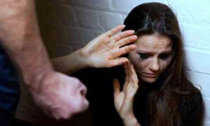 Stupro di gruppo: turista 35enne violentata (e filmata) dal branco