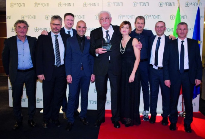 Imprenditore compie 80 anni e regala 50.000 euro ai suoi dipendenti