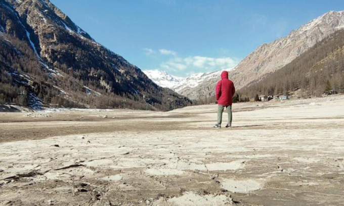 L’Italia è rimasta a secco: in Piemonte un intero lago è letteralmente evaporato