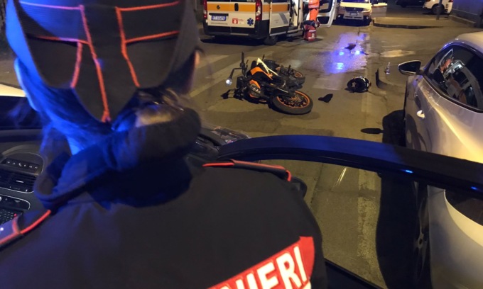 37enne ubriaco ai carabinieri che lo soccorrono: “Parlate in brianzolo o tornate da dove venite”