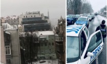 Kiev si risveglia sotto la neve e con le sirene antiaeree