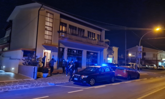 Rapina finisce nel sangue: anziano legato e picchiato con una bottiglia in testa, muore in ospedale dopo ore di agonia